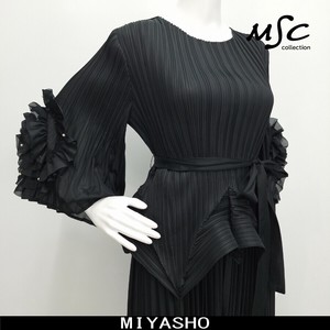 プリーツワンピース　袖フラワーモチーフ　3段切替　レイヤード　ワンピース　プリーツ