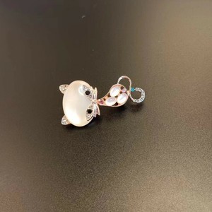 ブローチ 猫　猫 雑貨 猫 ねこ ネコ 猫グッズ おしゃれ ピンブローチ  服装   ブローチ キラキラ