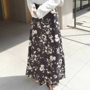 【2025年新作】サテン花柄ロングスカート　ボトムス　春　夏　SS　秋　冬　AW　大人　きれいめ　フラワー