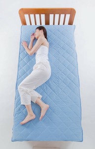 クール敷パッドプレミアム　冷感　冷却　ひんやり　快眠　ジェル