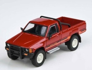 JADI B トヨタ ハイラックス 84 シングルキャブ レッド LHD 1/64スケール PA55524
