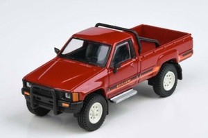 JADI B トヨタ ハイラックス 84 シングルキャブ レッド RHD 1/64スケール PA65524