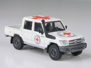 JADI B トヨタ ランドクルーザー Wキャブ ピックアップ LC79 14 赤十字 LHD 1/64スケール PA55683