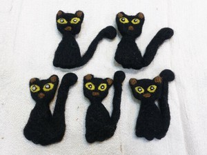 【超特価！】フェルト・黒猫ブローチ