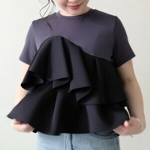 アシンメトリーフリルティアードトップス