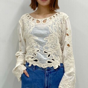 コード刺繍カットオフトップス