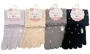 【春夏新作】【小さめ22-24cm】婦人ウサギ刺繍付きドットゆったり5指クルーソックス