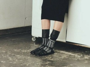 FAKUI　FAUX LEATHER RUFFLE CHECK × STRIPED SOCKS　WHITE　レザーフリルチェック×ストライプソックス