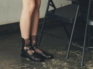 FAKUI FAUX LEATHER DOTT TULLE SOCKS BLACK　　ドットチュールレザーソックス