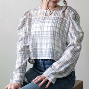 チェックタックスリーブブラウス