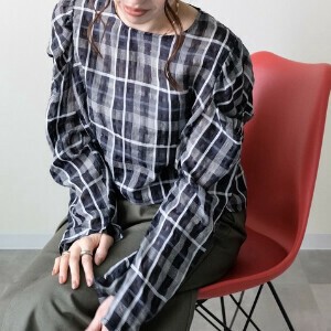 チェックタックスリーブブラウス