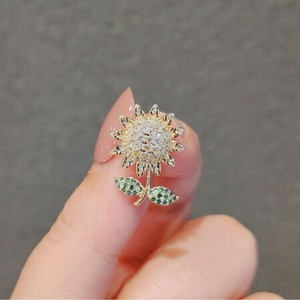 向日葵　ひまわり　ヒマワリ　ブローチ 卒業式  おしゃれ ブローチ  入学式 入園式   華やか　ミツバチ