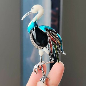 タンチョウツル　ブローチ 卒業式  おしゃれ ブローチ  入学式 入園式   華やか　丹頂鶴