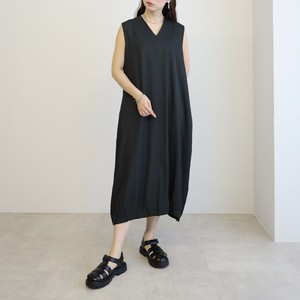 Vネック裾タックノースリーブワンピースcomme soi（コムソワ）2025新作春夏ss
