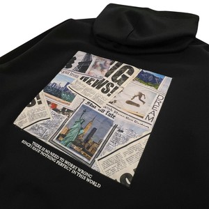 【予約販売】TRPuニュースペーパー柄ZIPパーカー(8月納品)【2025年秋冬新作商品】
