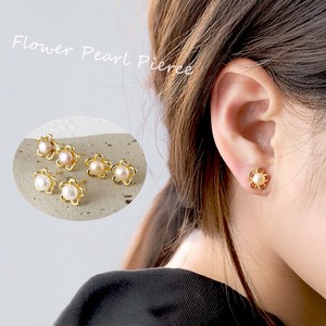 【266. 淡水パール フラワー ピアス 6mm 1ペア】 シルバーポスト 花 スタッド シンプル 真珠