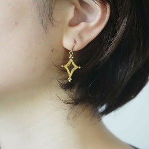 【25年秋冬予約】＜フェアトレード＞ヒカリピアス