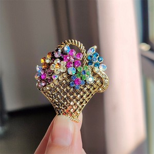 花籠　ブローチ 卒業式  おしゃれ ブローチ 花 服装 入学式 入園式  結婚式 華やか　ブローチ キラキラ