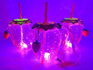 チャーム付いちごボトル2 TM