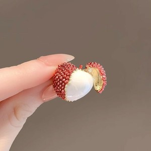 ライチ　Lychee　ブローチ 卒業式  おしゃれ ブローチ  入学式 入園式   華やか　果物