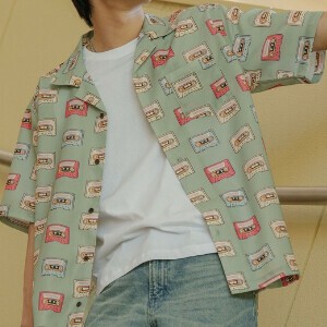 【KANSAI YAMAMOTO】KANSAI JAPAN昭和モチーフ柄開襟シャツ