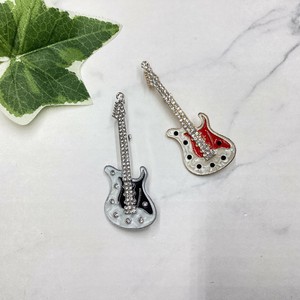 ブローチ　個性的　ラインストーン　ギター　ベース　音楽