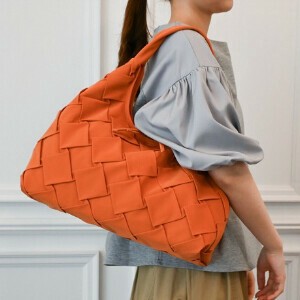 ☆2025新作♪　入荷しました♪　超軽量　ダイヤスモッキング風1本手バッグ