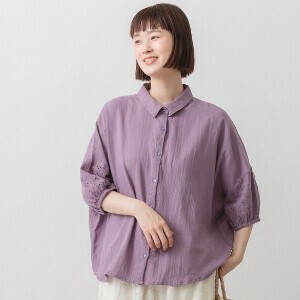 【2025新作】袖刺繍前開き袖ギャザーシャツブラウス　袖刺繍