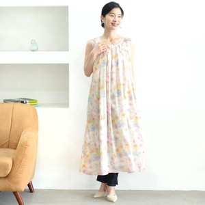 ★2025年6月SALE商品★ぼかし柄衿タック入りノースリーブワンピース（D90678P）