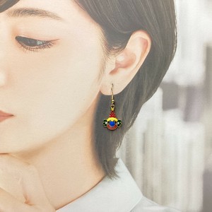 ピアス　個性的　ラインストーン　ゴールド　ピエロ