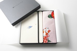 包む、綴る、旅する −ギフトセット−藤と燕ノート × 花詰め招き猫風呂敷