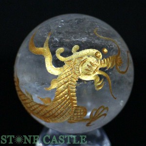 ☆一点物☆【彫刻置物】丸玉 レインボー水晶 青龍 (金彫り) 約50mm No.24 【天然石 パワーストーン】