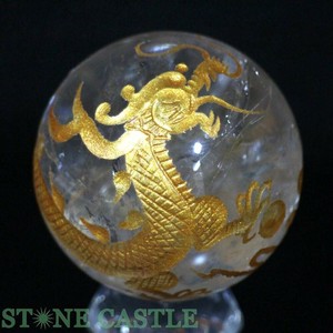 ☆一点物☆【彫刻置物】丸玉 レインボー水晶 五爪龍 (金彫り) 約50mm No.34 【天然石 パワーストーン】