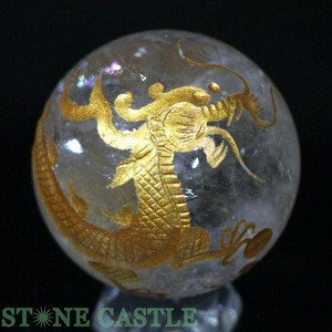 ☆一点物☆【彫刻置物】丸玉 レインボー水晶 五爪龍 (金彫り) 約50mm No.36 【天然石 パワーストーン】