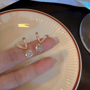 兎　ピアス S925ポスト　ピアス K18　ピアス アレルギー K18 ピアス　シルバー925 ピアス
