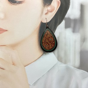 ピアス　個性的　デザイン　ドロップ　レザー　ブラウン