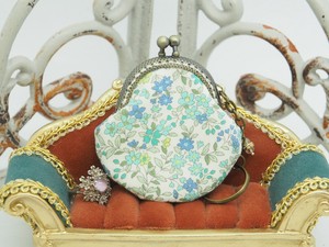「小花柄・水色」がま口バッグチャーム（口金5センチ)