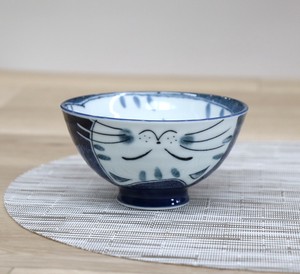 茶碗　みつめるネコ　青