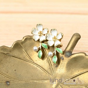 Clip-On Earrings Pearl Earrings Flower Ladies fashion White Presents