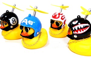 おらおら！ダッシュボードで威嚇して！【ヘルメットダック】ラバーダック