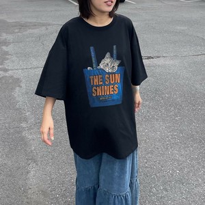 即納【2025新作】ネコバッグインビッグTシャツ　猫　アニマル　プリントT　ゆったり　夏服　体型カバー
