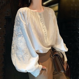 【現品50％オフ】LEA0001s-M シャツ ホワイト ブラウス 薄手 くるみボタン ランタンスリーブ 長袖 春 夏 秋
