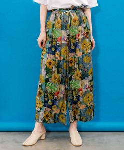 ひまわりと狐のパッチワーク柄 ワッシャー加工パンツ
