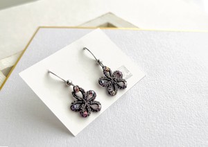 タティングレースのピアス　5枚花びら　金属アレルギー対応