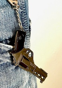 キーホルダー キーリング ピストル 拳銃 ガン ミリタリー カッコイイ