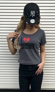 スリムチェリープリント半袖Tシャツ