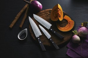 ヤクセル モリブデン バナジウム3層鋼 三徳包丁 兼義作 VG10 槌目 165mm 日本製