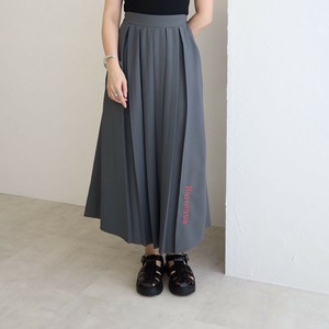ロゴ刺繡入りロングプリーツスカートcomme soi（コムソワ）2025新作