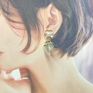 ピアス　個性的　イチゴ　ストロベリー　スイーツ　クリア　お花　フラワー