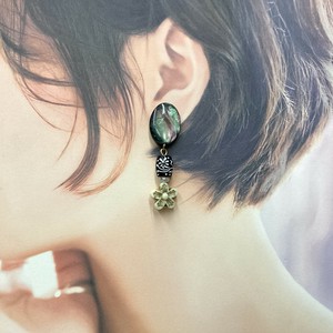 ピアス　個性的　お花　フラワー　アバロンシェル